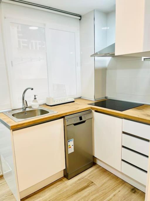New Spacious And Cozy Apartment - Málaga Exterior foto