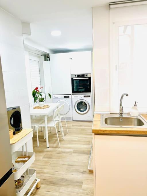 New Spacious And Cozy Apartment - Málaga Exterior foto